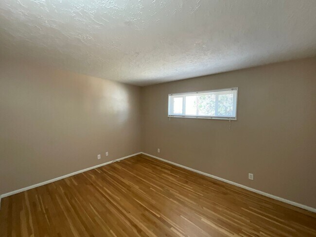 Building Photo - 4 Bedroom Single Story Home Available Near...