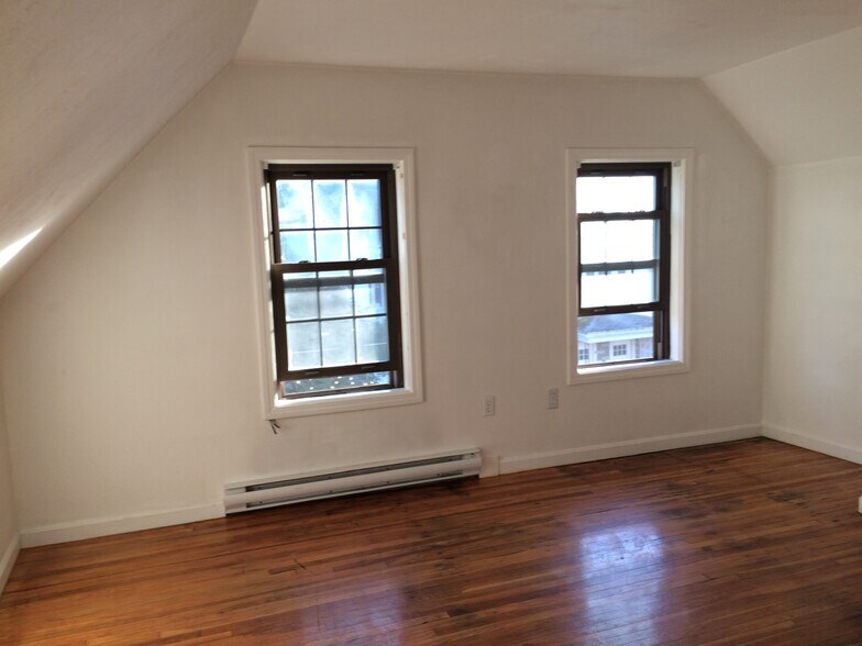 Building Photo - 71 Hudson St