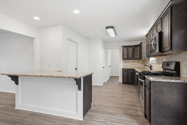 Building Photo - 917 Susan St