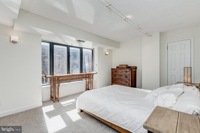 Building Photo - 1080 Wisconsin Ave NW