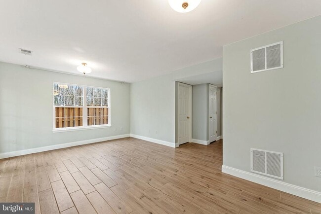 Building Photo - 1099 Longview Ln