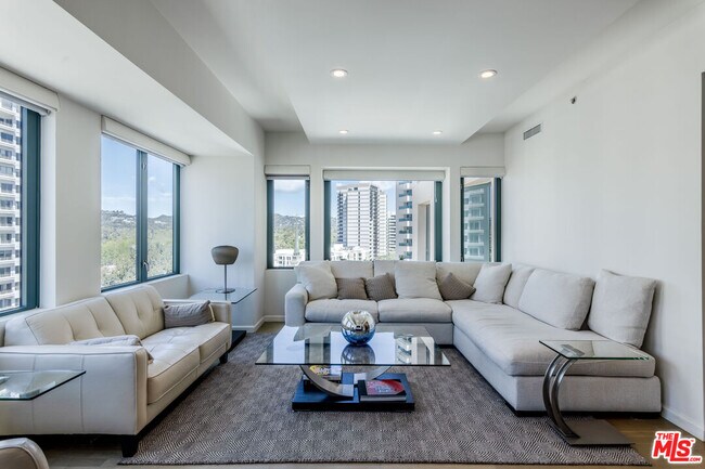 Building Photo - 10520 Wilshire Blvd