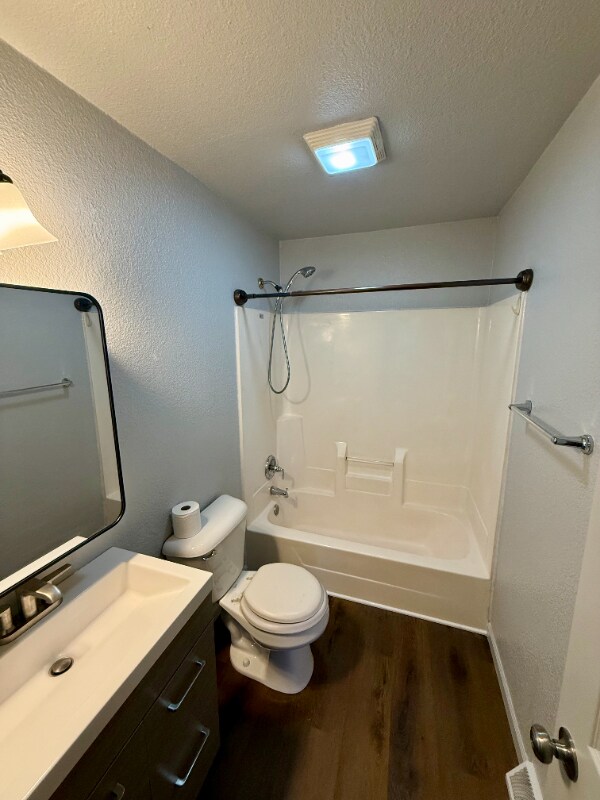 Building Photo - 406 Center Ave