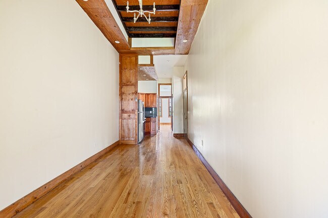 Building Photo - 166 Wilson Ave