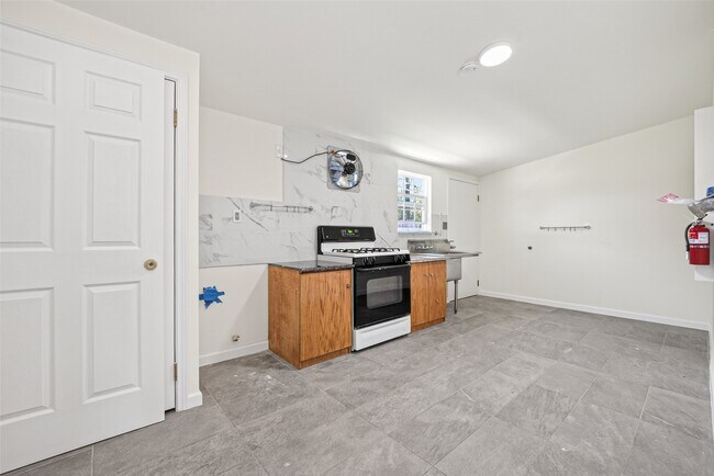 Building Photo - 7950 Longridge Dr