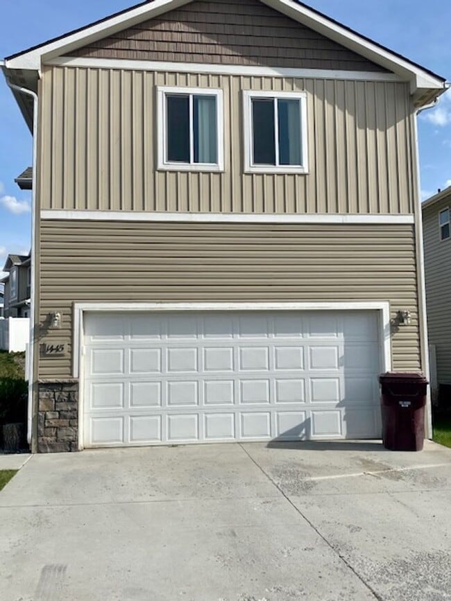 Building Photo - Stylish Comfort in the Heart of Pullman