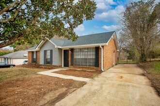 Building Photo - ** 3 Bed 2 Bath located off Wares Ferry rd...