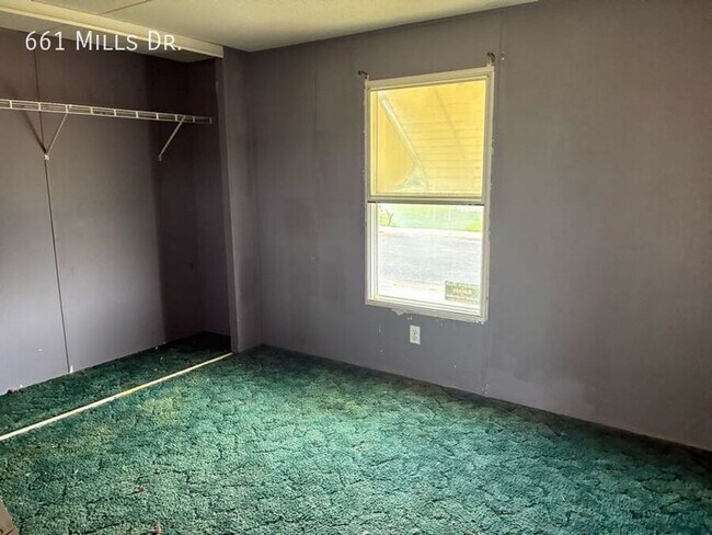Building Photo - 661 W Mills Dr