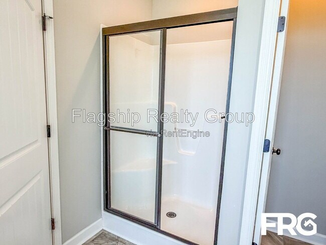 Building Photo - 103 Rolling Knoll Ct