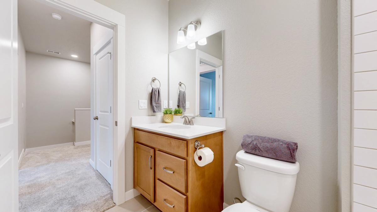 Second Floor/ Full Bathroom with bathtub - 3462 Kettle Creek Dr