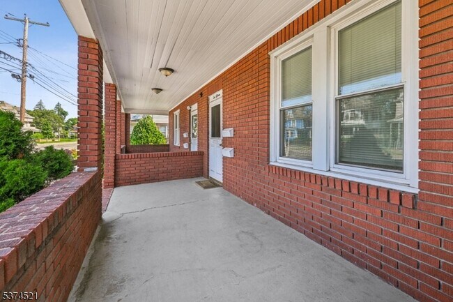 Building Photo - 215 Speedwell Ave