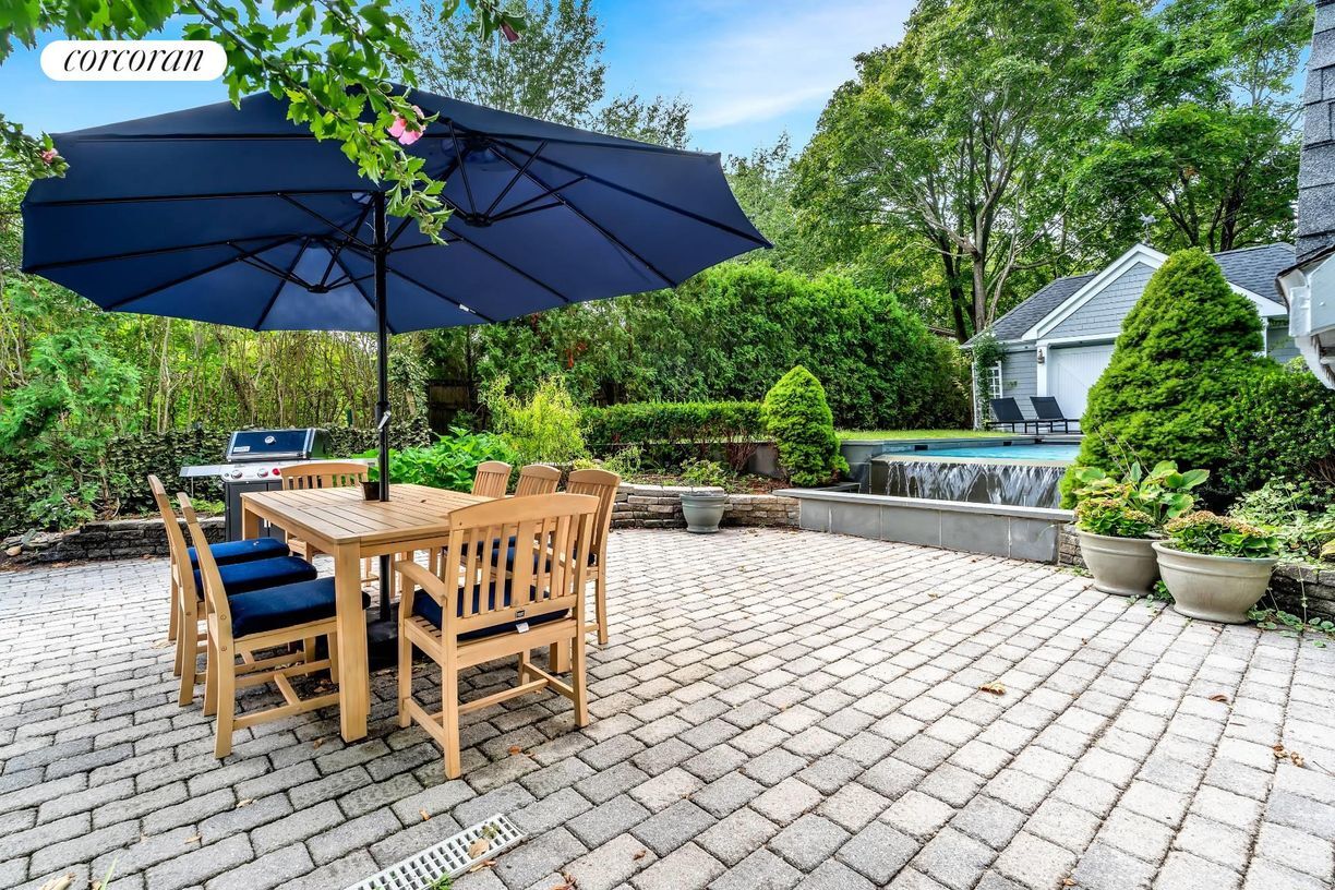 Building Photo - 255 N Main St