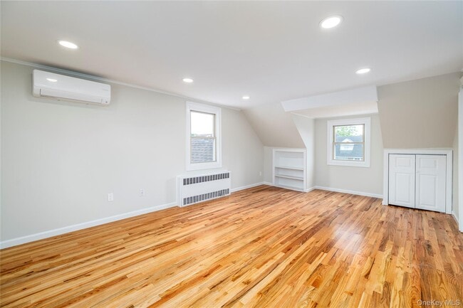 Building Photo - 3883 Franklin Ave