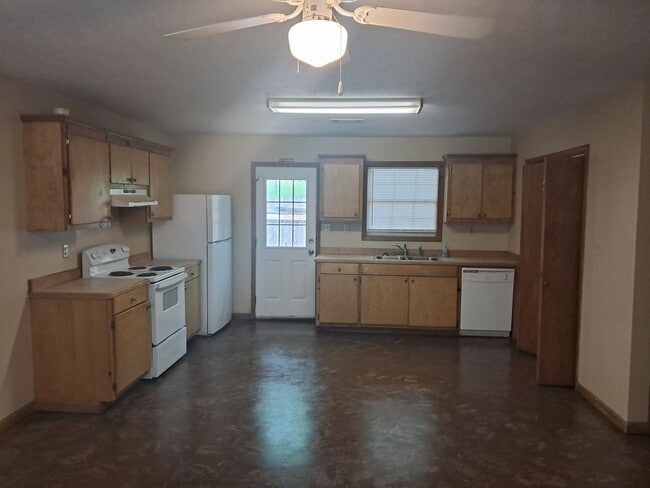 Primary Photo - 3 Bedroom/ 2 Bathroom Duplex