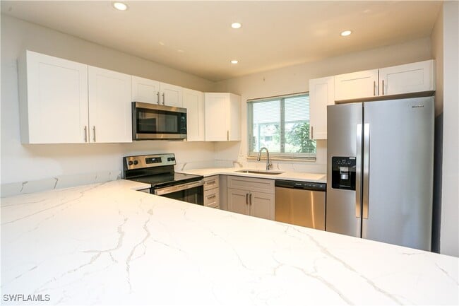 Building Photo - 861 San Remo Ave