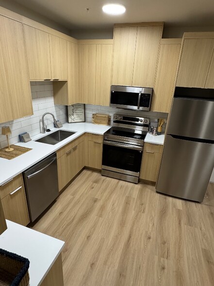 Building Photo - 6110 NE Willow St