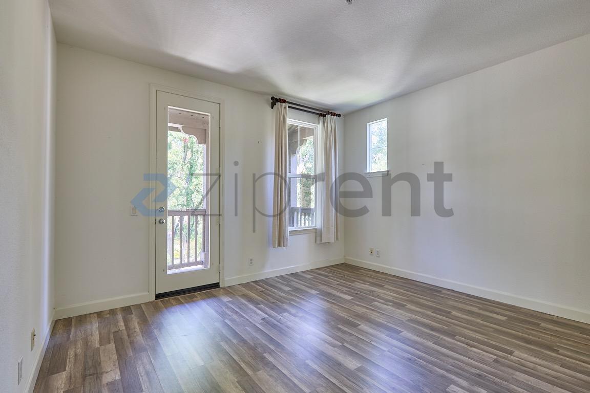 Building Photo - Unit