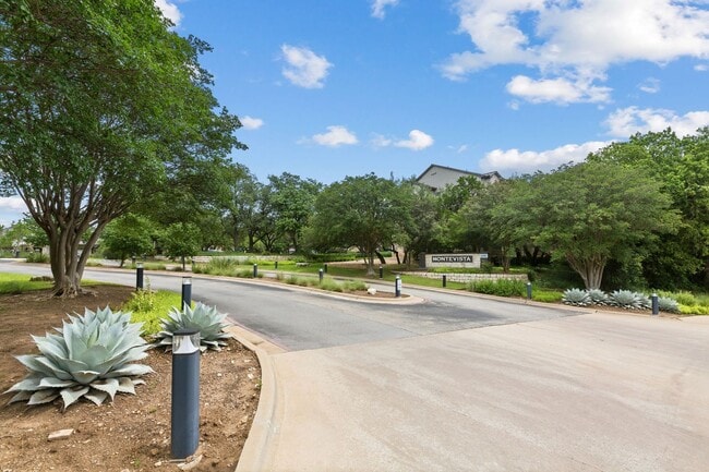 Building Photo - Amazing 1 bedroom, 1 bathroom Condo in Montevista!