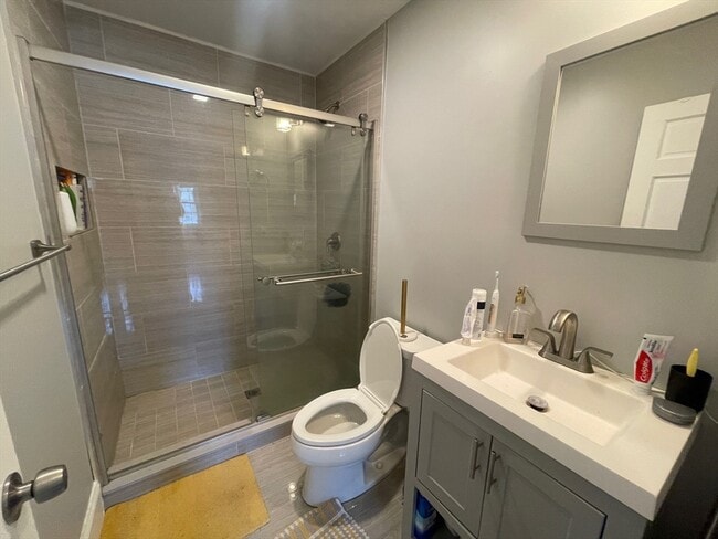 Building Photo - 781 Parker St