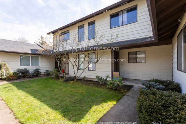 Building Photo - Two Bedroom, Charming Townhouse In the Hea...