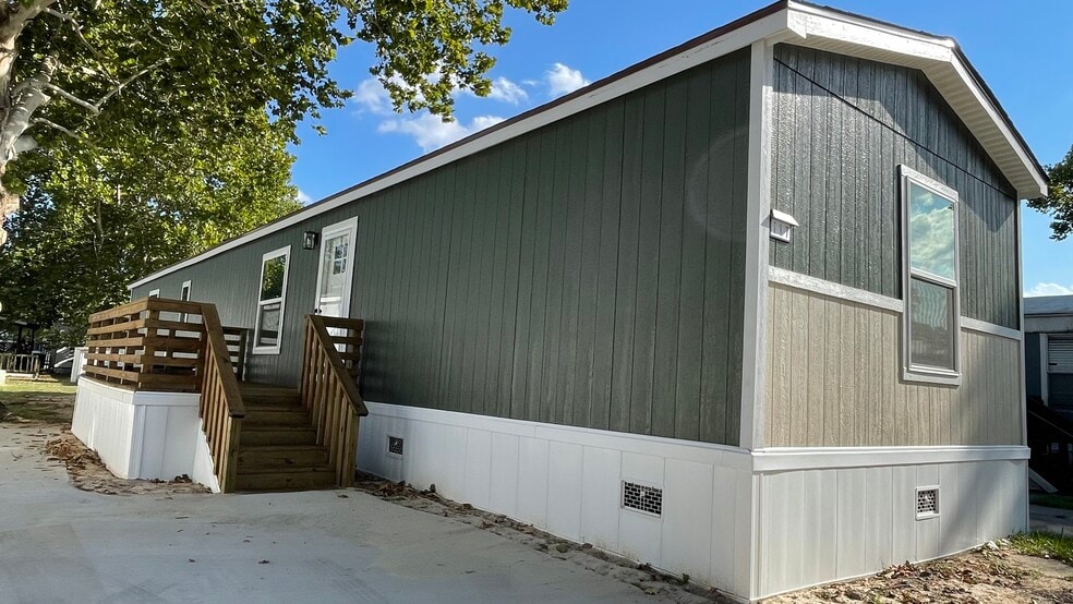 Exterior - 1192 Village St
