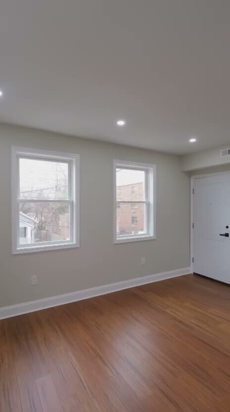 Building Photo - Ely Place