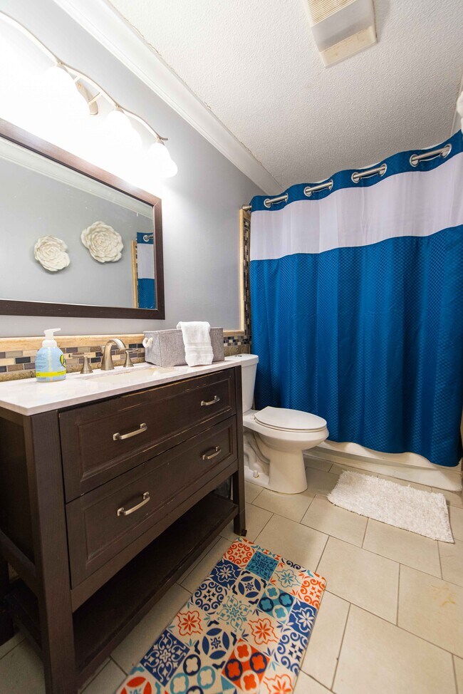 Building Photo - 2200 Romine Rd