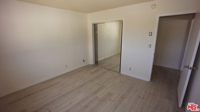 Building Photo - 1033 6th St
