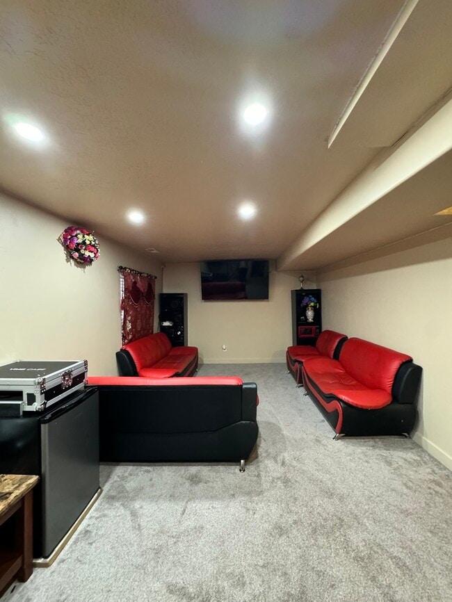 Building Photo - Your Next Home Awaits!