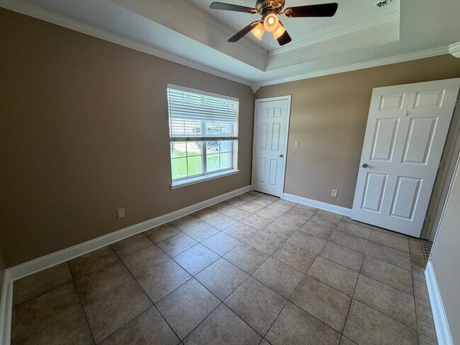 Building Photo - 614 Alex Way