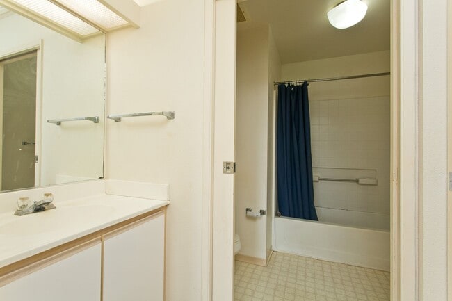 Building Photo - 95-1023 Kaapeha St #54