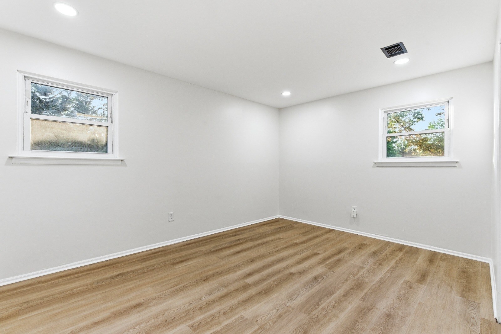 Building Photo - 491 College Dr