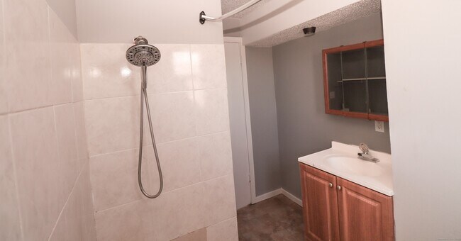 Building Photo - 117 Lamberton St