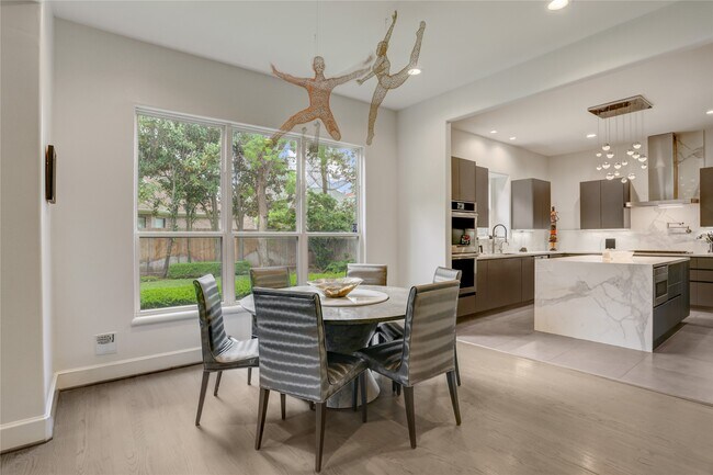 Building Photo - 4806 Wedgewood Dr