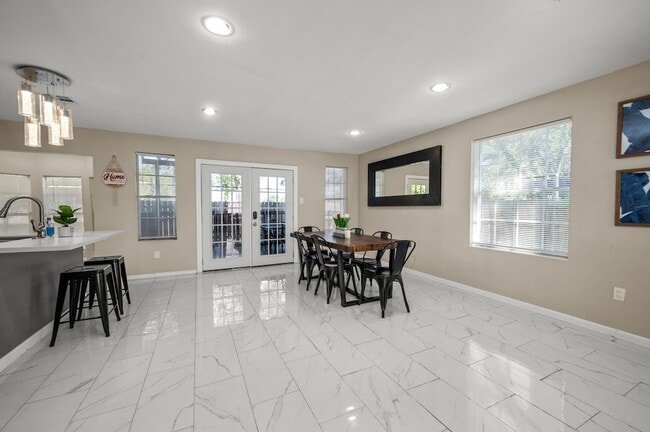 Building Photo - 2504 Ferguson Way