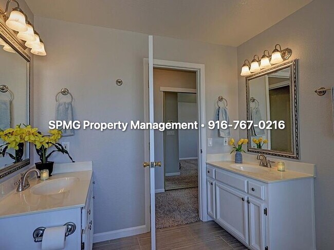 Building Photo - Beautiful 4BR/3BA Home in Rocklin 3-Car Garage & Low-Maintenance Backyard