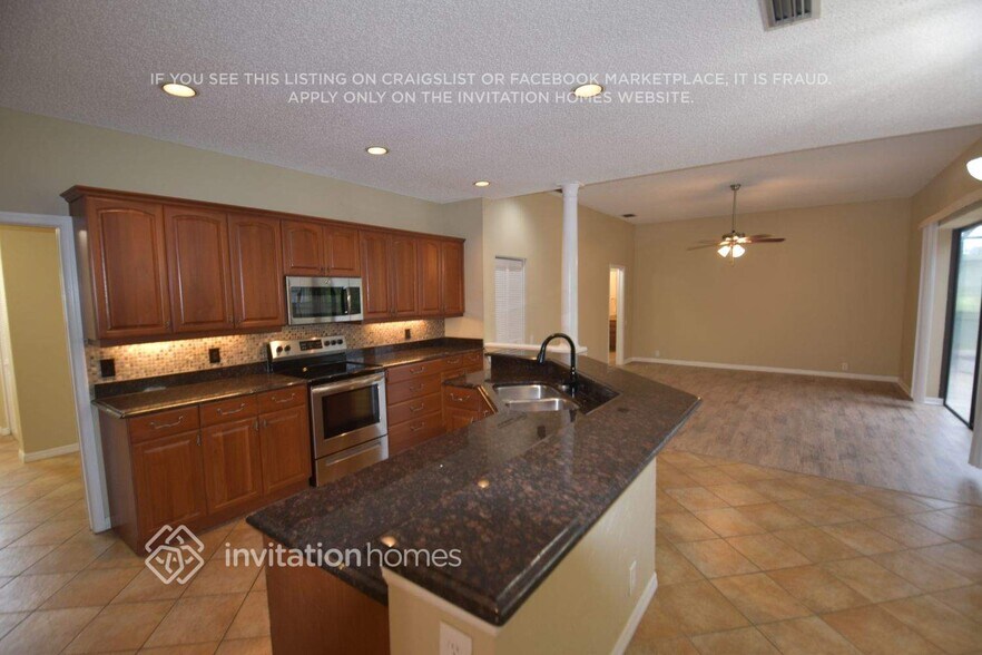 Building Photo - 4443 Bardsdale Dr