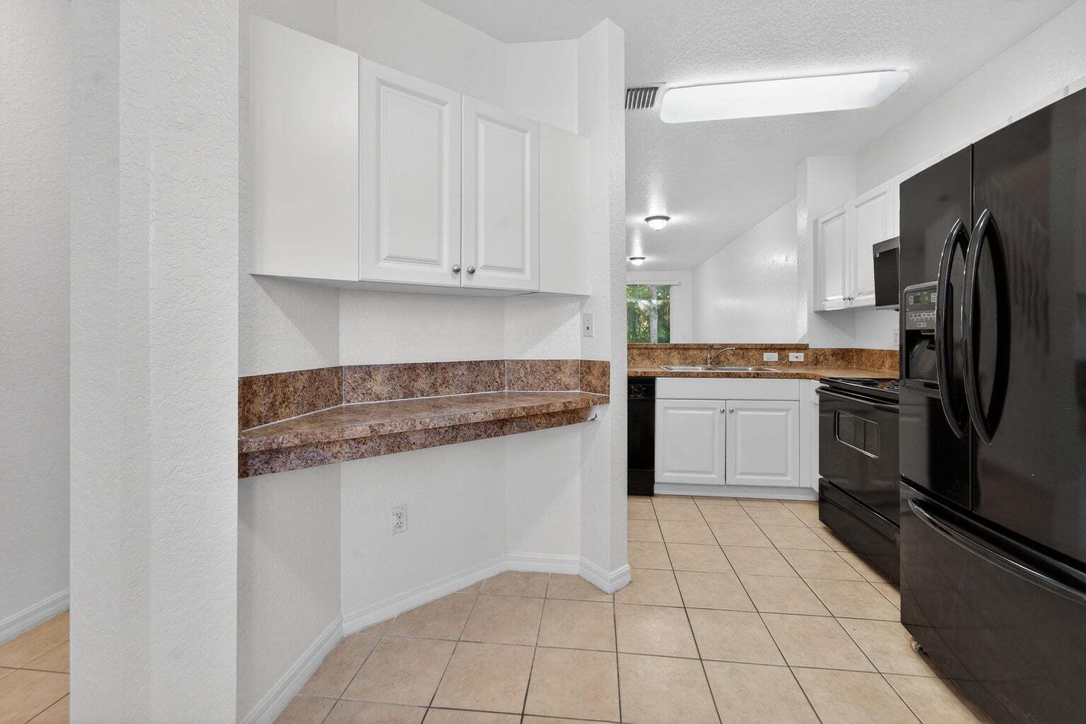 Building Photo - 3635 Sonoma Dr