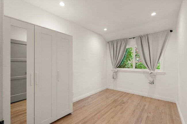 Building Photo - This beautifully updated 4-Bed, 2-Bath Home in Glenoaks Canyon is now available!