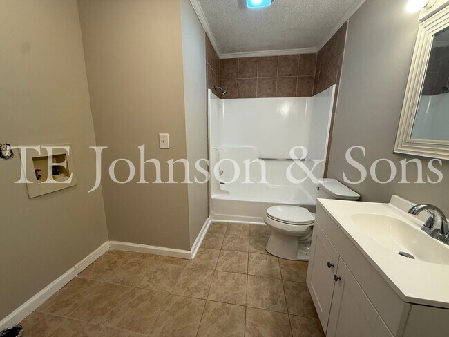 Building Photo - Cozy 3 Bedroom Home with Modern Touches in Winston-Salem