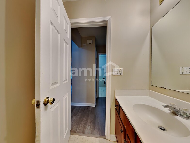Building Photo - 204 Arrowhead Dr