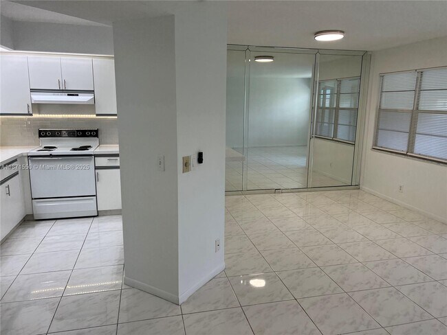 Building Photo - 1200 SW 125th Ave