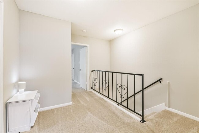 Building Photo - 1352 Country Pl Dr