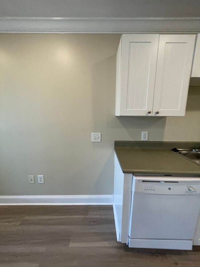 Building Photo - 15-1512 Dukes