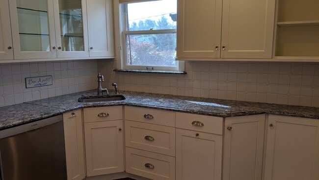 Building Photo - Stylish Tudor house with 3-bed, 2.5-bath, 1 office for rent in North Queen Ann