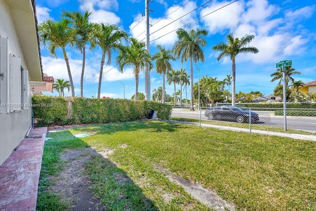 Building Photo - 2400 SW 103rd Ct
