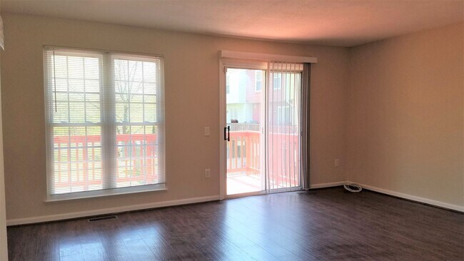 Building Photo - End Unit townhouse in established Frederick neighborhood ready for you!
