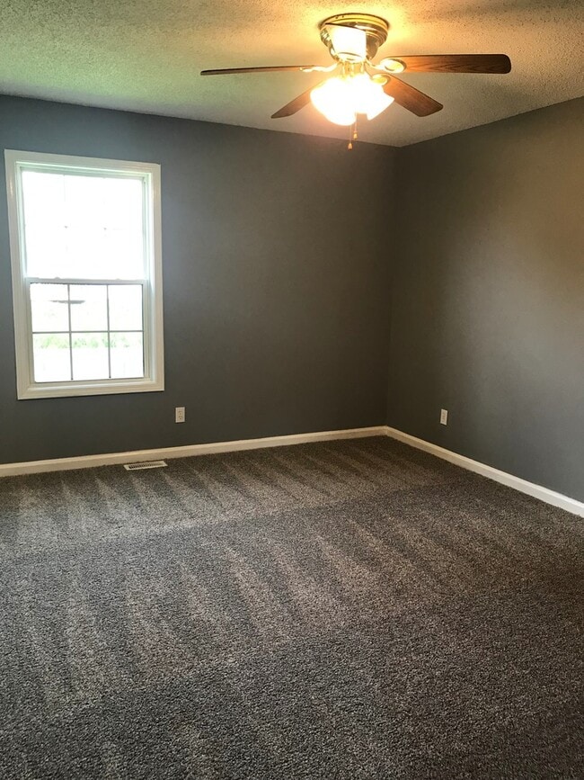 Building Photo - 3 Bedroom Pet Friendly Home For Rent!