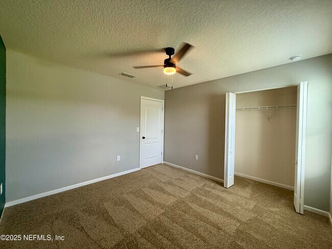 Building Photo - 2200 Pebble Point Dr