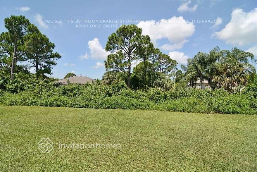 Building Photo - 3980 SW Hablow St